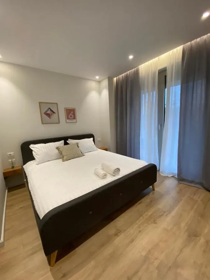 Green Leaf Apartment Tirana 0*,  Albania